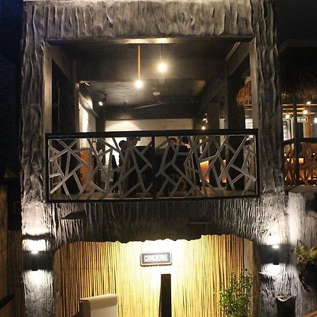 The Cavern Pod Hotel & Specialty Cafe El Nido Bagian luar foto