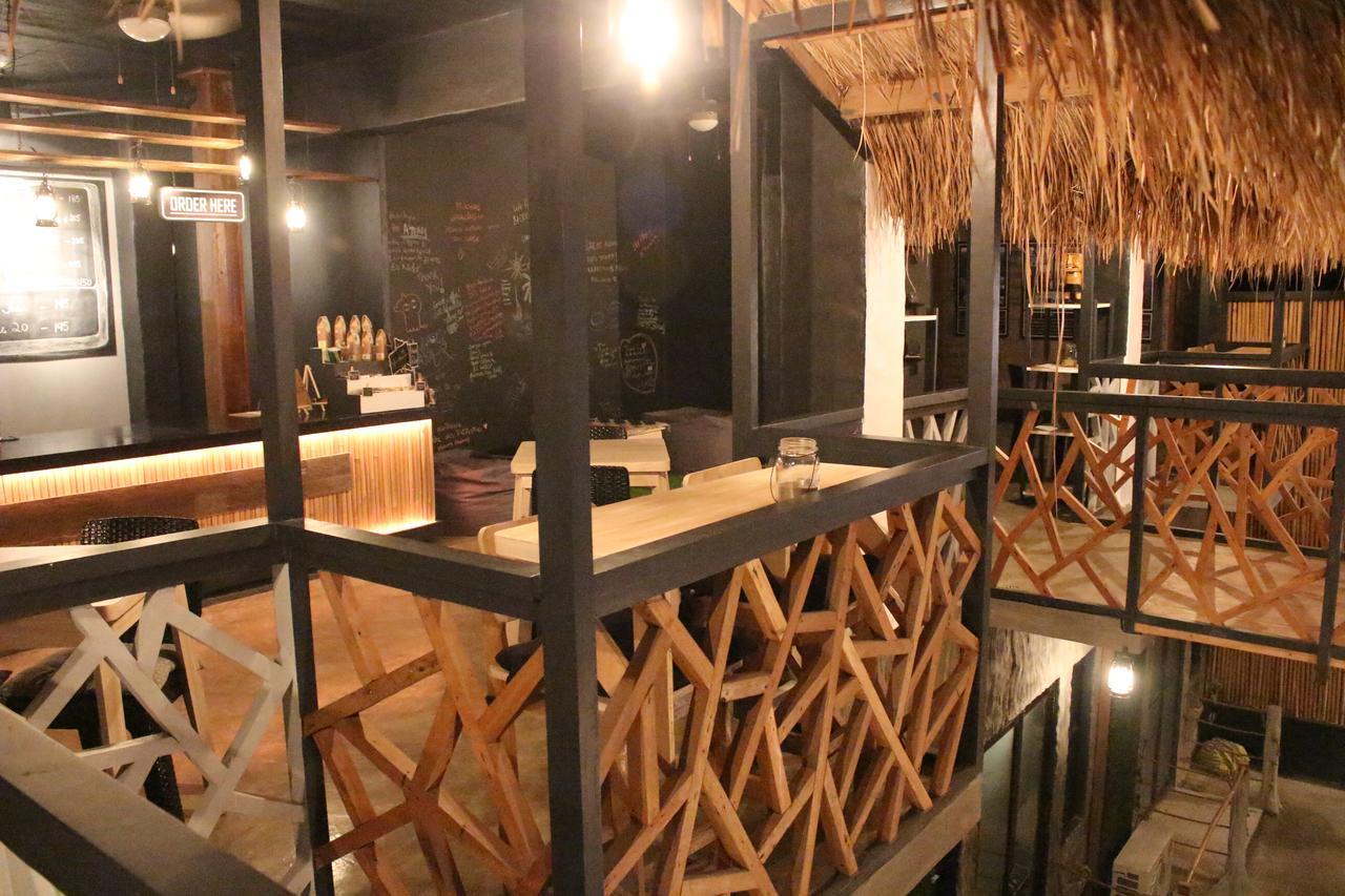 The Cavern Pod Hotel & Specialty Cafe El Nido Bagian luar foto