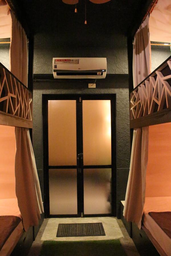 The Cavern Pod Hotel & Specialty Cafe El Nido Bagian luar foto