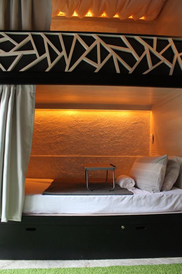The Cavern Pod Hotel & Specialty Cafe El Nido Bagian luar foto